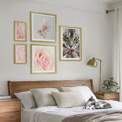 Conjunto de 5 quadros com moldura estampa de rosas de gatos em tons delicados