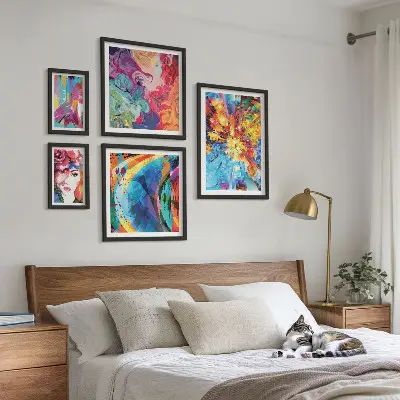 Galeria de quadros para parede com composições abstratas e coloridas