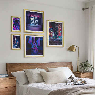 Conjunto de 5 quadros com moldura Paisagens urbanas noturnas iluminadas por néon