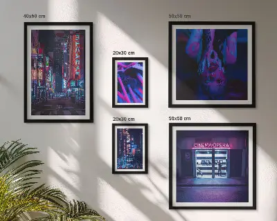 Conjunto de 5 quadros com moldura com paisagens urbanas noturnas iluminadas por néon