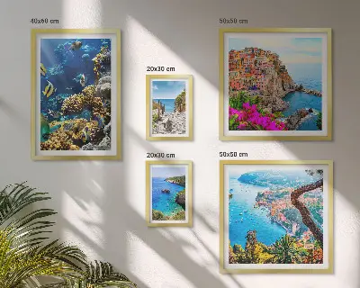 Galeria de parede com paisagens litorâneas, peixes e praias