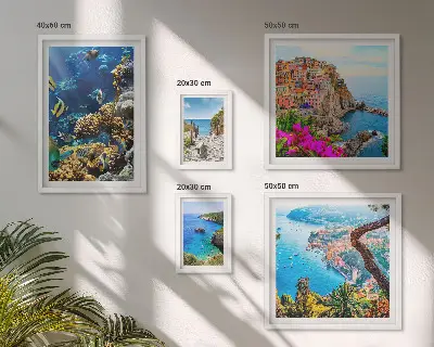 Galeria de parede com paisagens litorâneas, peixes e praias