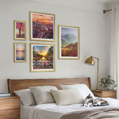 Conjunto de 5 quadros com moldura vistas da natureza urbana nas montanhas
