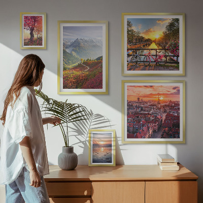 Conjunto de 5 quadros com moldura vistas da natureza urbana nas montanhas