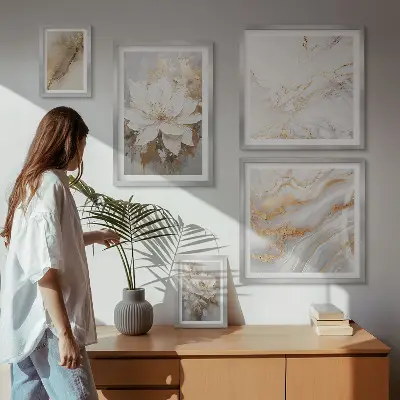 Conjunto de 5 quadros decorativos com composições florais elegantes