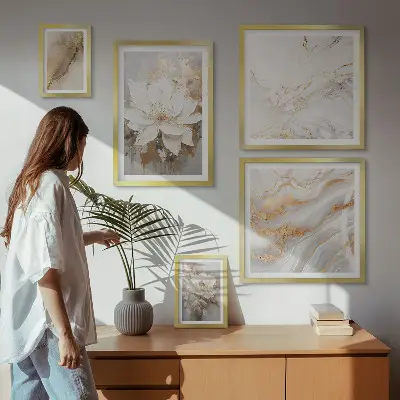 Conjunto de 5 quadros decorativos com composições florais elegantes