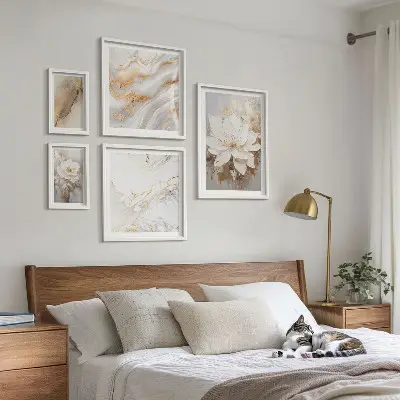 Conjunto de 5 quadros decorativos com composições florais elegantes