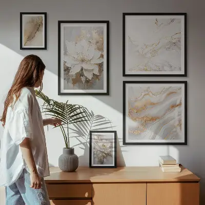 Conjunto de 5 quadros decorativos com composições florais elegantes