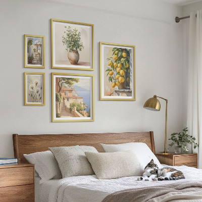 Parede galeria de quadros Toques cítricos em estilo mediterrâneo
