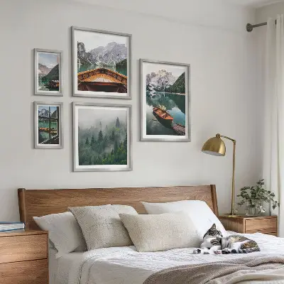 Conjunto de 5 quadros decorativos com paisagem de barcos em lagos tranquilos nas montanhas