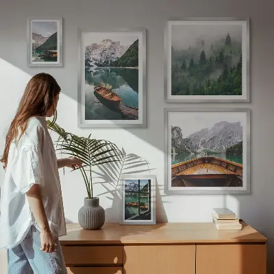 Conjunto de 5 quadros decorativos com paisagem de barcos em lagos tranquilos nas montanhas
