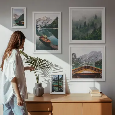 Conjunto de 5 quadros decorativos com paisagem de barcos em lagos tranquilos nas montanhas