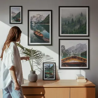 Conjunto de 5 quadros decorativos com paisagem de barcos em lagos tranquilos nas montanhas