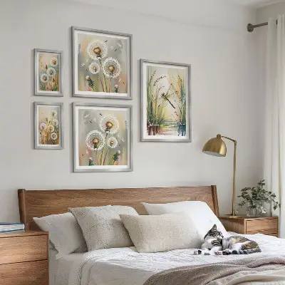 Galeria de quadros para parede com estampas de libélulas em estilo floral natural
