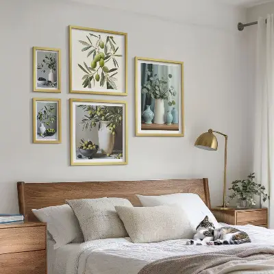Conjunto de 5 quadros com moldura com estampa de azeitonas verdes em vaso decorativo