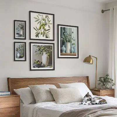 Conjunto de 5 quadros com moldura com estampa de azeitonas verdes em vaso decorativo