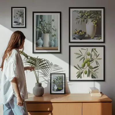 Conjunto de 5 quadros com moldura com estampa de azeitonas verdes em vaso decorativo