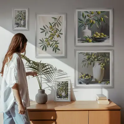 Galeria de parede com detalhes em verde-oliva em um interior rústico