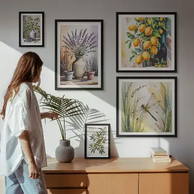 Galeria de parede com estampas rústicas de azeitonas e limões