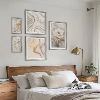 Galeria de quadros para parede com motivos florais abstratos de elegância