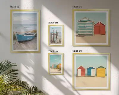 Galeria de parede com vistas para o mar, casas e barcos