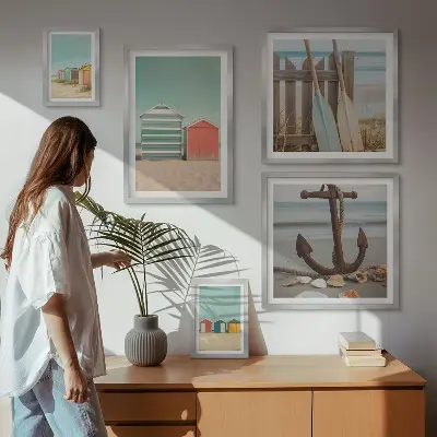 Galeria de quadros para parede com tema de casas de praia elegantes