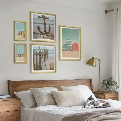 Galeria de quadros para parede com tema de casas de praia elegantes