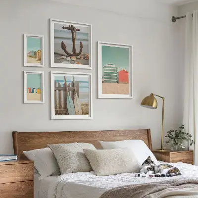 Galeria de quadros para parede com tema de casas de praia elegantes