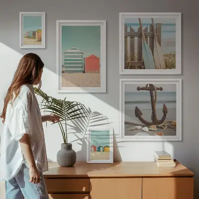Galeria de quadros para parede com tema de casas de praia elegantes