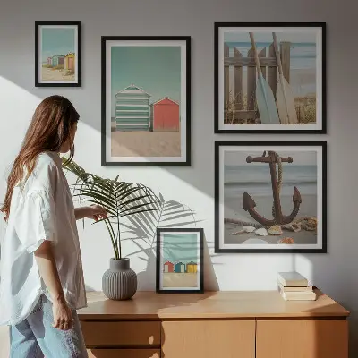 Galeria de quadros para parede com tema de casas de praia elegantes