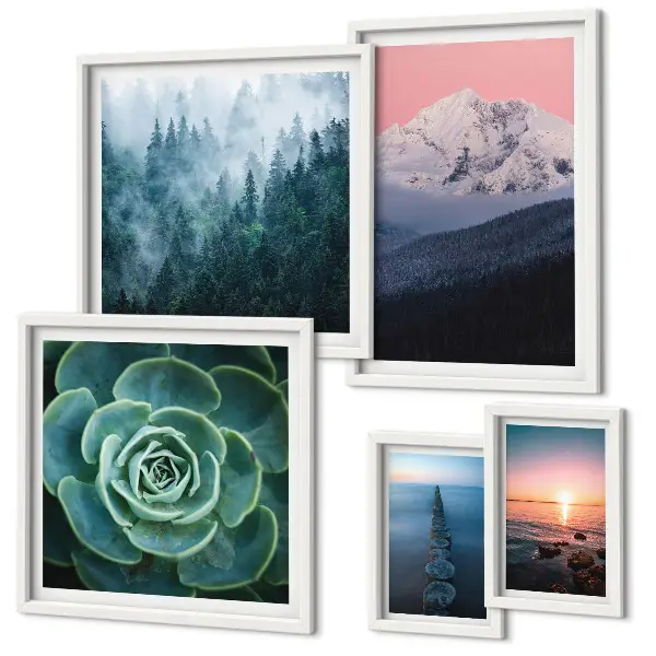 Galeria de parede com paisagens de montanhas e mar estilo boho