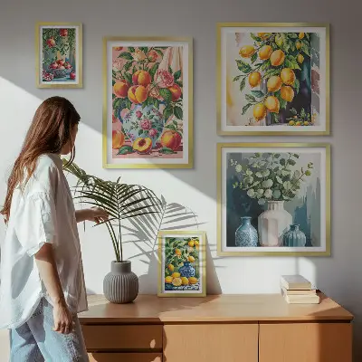 Conjunto de 5 quadros decorativos com estampas de composições florais frutadas