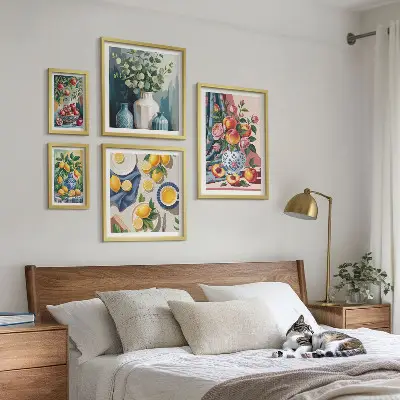 Galeria de quadros para parede com composições de flores e frutas