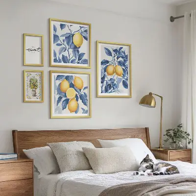 Conjunto de 5 quadros com moldura com detalhes rústicos em limão