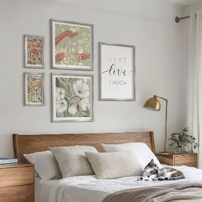 Conjunto de 5 quadros com moldura com estampas de slogans e gráficos florais