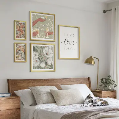 Conjunto de 5 quadros com moldura com estampas de slogans e gráficos florais