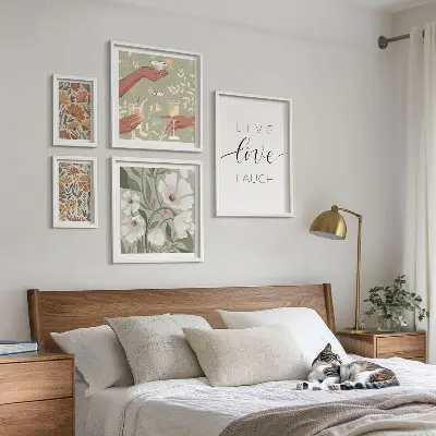 Conjunto de 5 quadros com moldura com estampas de slogans e gráficos florais