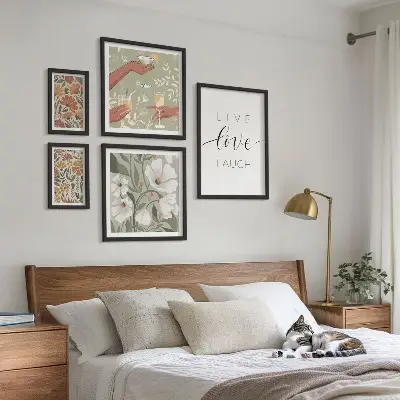 Conjunto de 5 quadros com moldura com estampas de slogans e gráficos florais