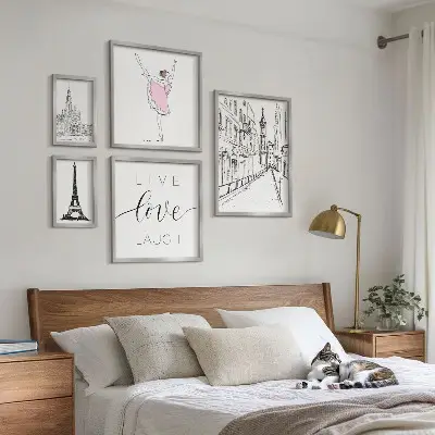 Conjunto de 5 quadros com moldura com estampas de inspirações parisienses elegantes