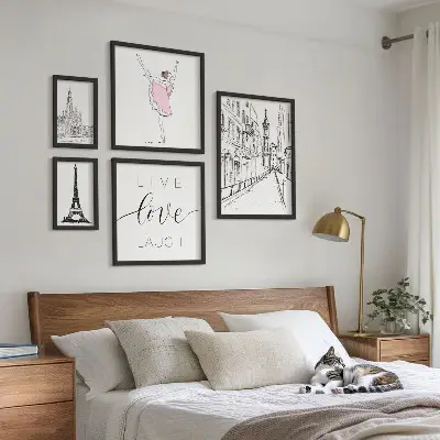Conjunto de 5 quadros com moldura com estampas de inspirações parisienses elegantes