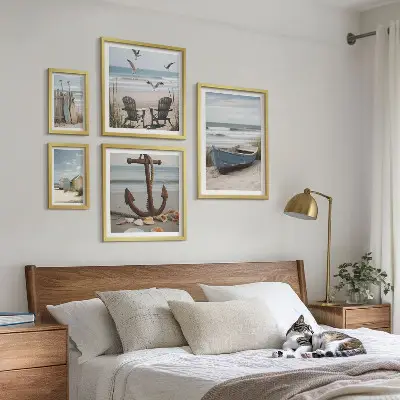 Galeria de parede tema de ambiente à beira-mar com foco em relaxamento e praia