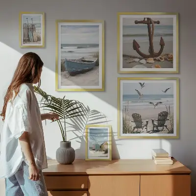 Galeria de parede tema de ambiente à beira-mar com foco em relaxamento e praia