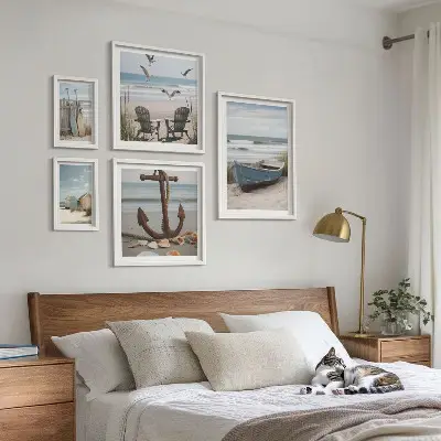 Galeria de parede tema de ambiente à beira-mar com foco em relaxamento e praia