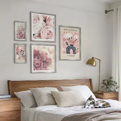 Conjunto de 5 quadros com moldura com estampas de decorações florais boho