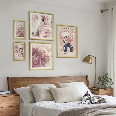 Conjunto de 5 quadros com moldura com estampas de decorações florais boho