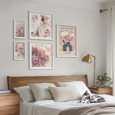 Conjunto de 5 quadros com moldura com estampas de decorações florais boho
