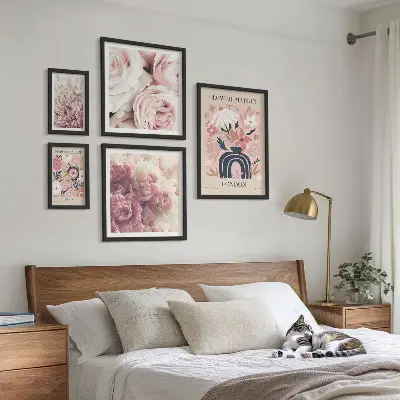 Conjunto de 5 quadros com moldura com estampas de decorações florais boho