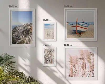 Galeria de quadros para parede com paisagens de praias e edifícios brancos