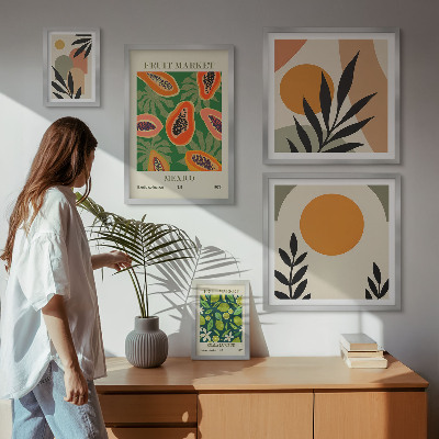 Parede galeria de quadros motivos retrô de frutas tropicais