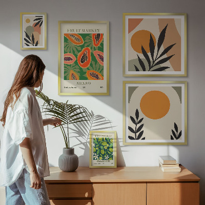 Parede galeria de quadros motivos retrô de frutas tropicais